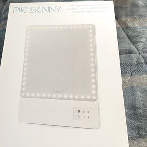 Mini lighted vanity mirror